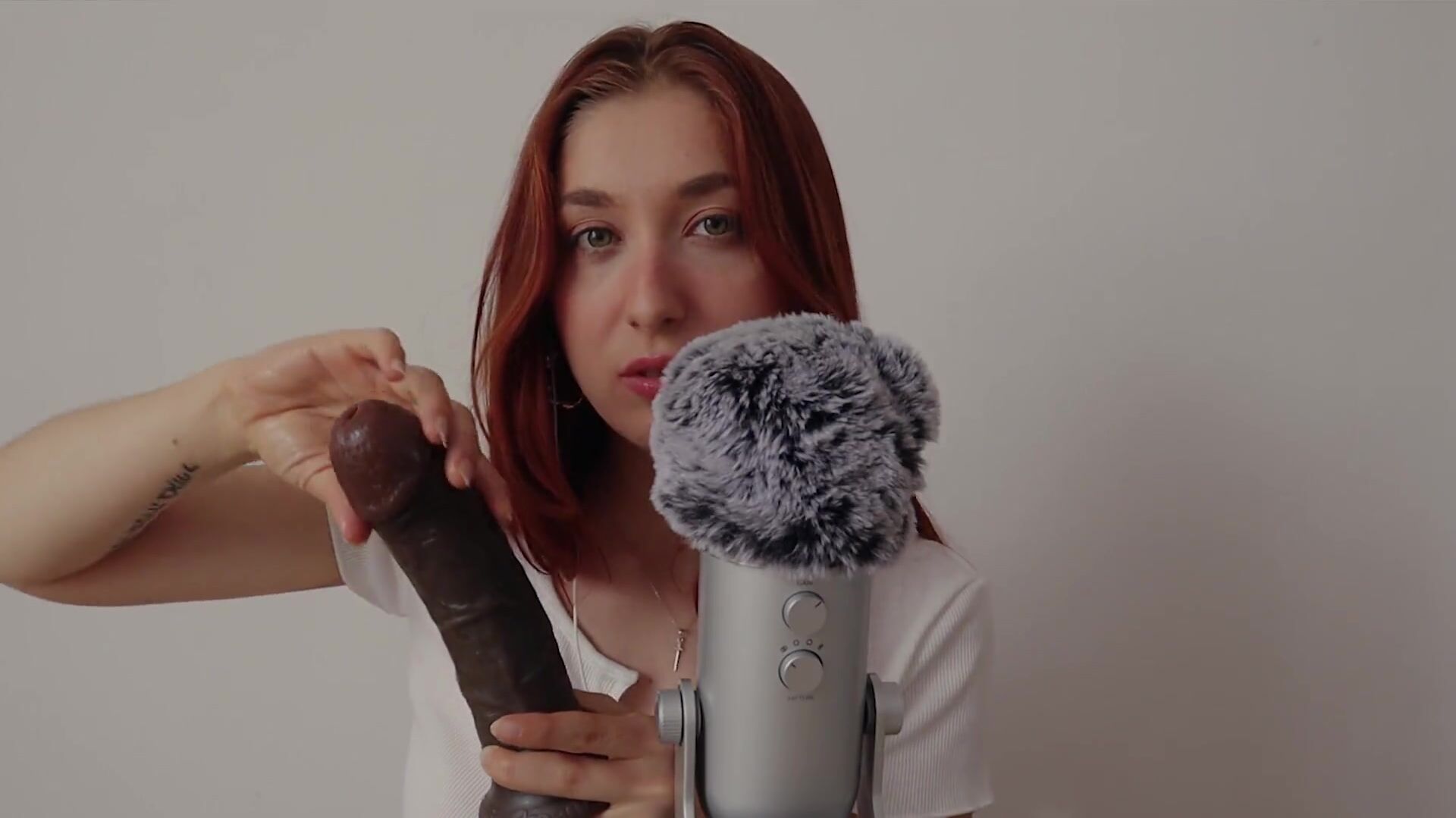 Asmrtist's touch-arousing asmr scratching-porn